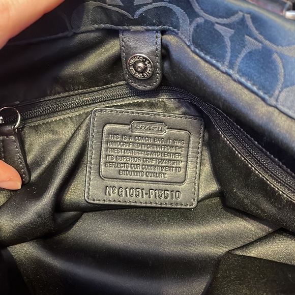 Signature Coach shoulder bag - Picture 4 of 5